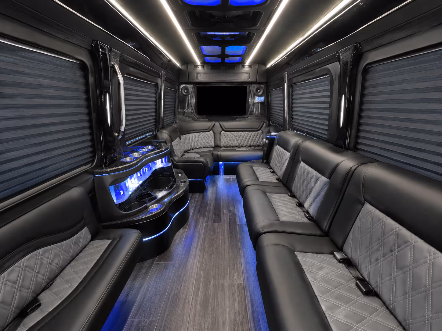 middletown 30 passenger party bus